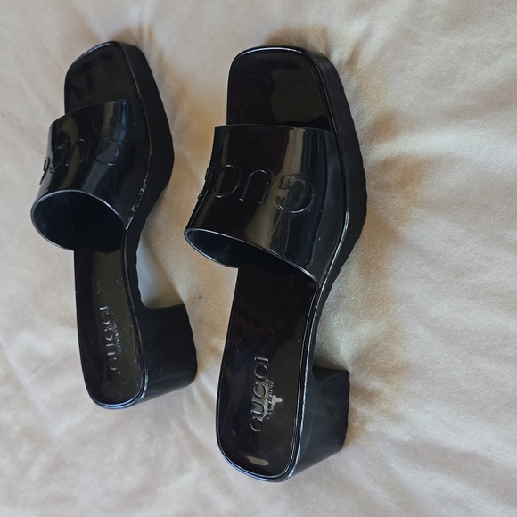 Gucci Logo Platform Rubber Slide Sandals - Picture 2 of 5